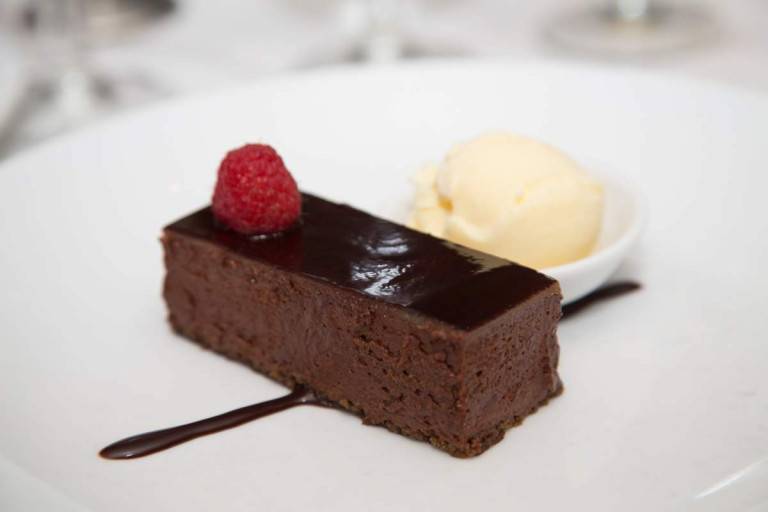 Entremets chocolat et framboise