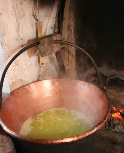 Chaudron de petit lait en train de cuire